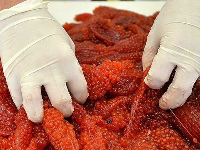 Як смачно посолити ікру горбуші в домашніх умовах — 6 швидких рецептів