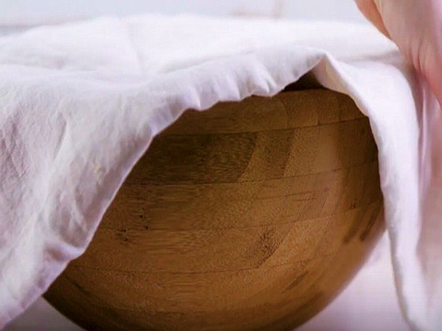 Дріжджові млинці на молоці — 8 покрокових рецептів