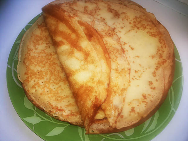 Млинці на молоці з дірочками тонкі і дуже смачні – 10 простих рецептів