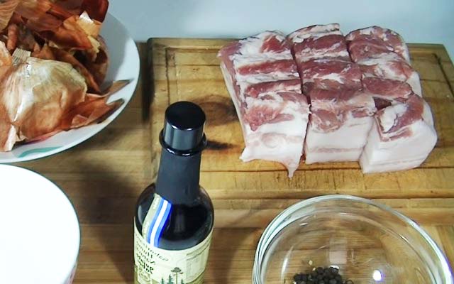 Сало, варене в лушпинні цибулі — 6 найсмачніших рецептів посолу