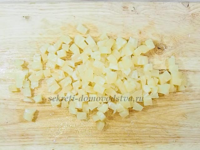 Салат “Мишки в сирі” — рецепт з ананасами і куркою