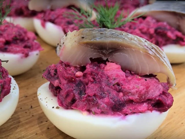 Салат Оселедець під шубою — 11 класичних рецептів з описом послідовності шарів