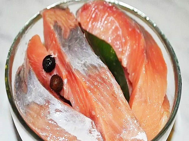 Як засолити горбушу — 7 смачних і швидких рецептів засолу в домашніх умовах