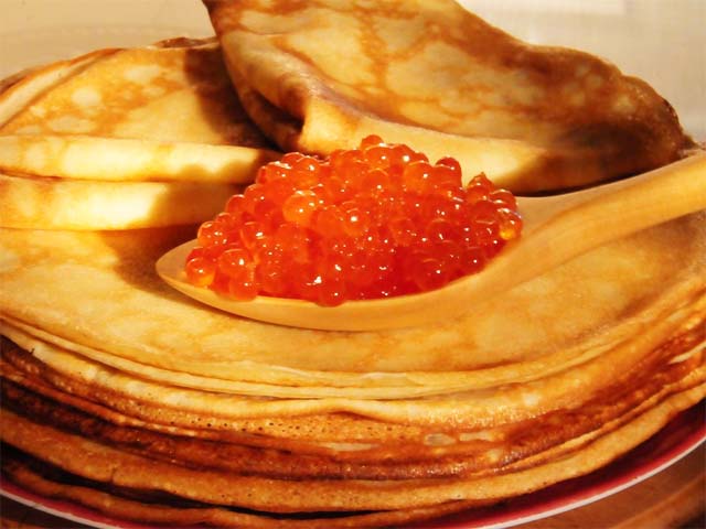 Млинці на молоці – 20 найсмачніших покрокових рецептів з фото і відео