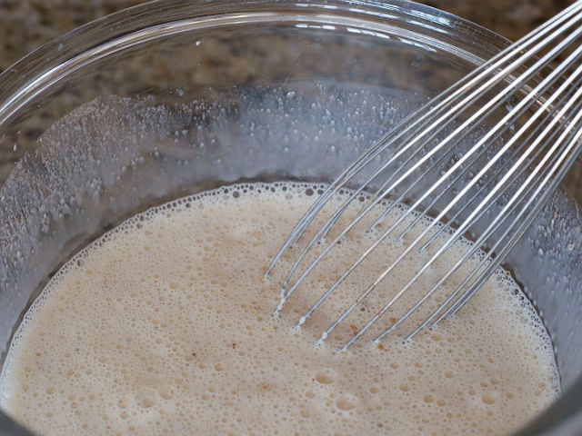 Дріжджові млинці на молоці — 8 покрокових рецептів