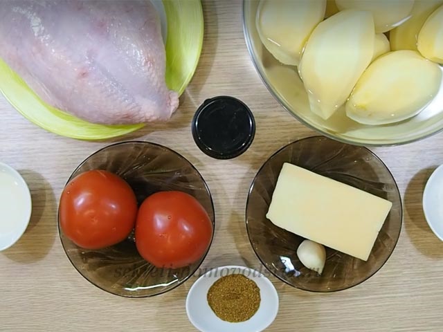 Курка з картоплею, запечена в рукаві в духовці — найсмачніший рецепт