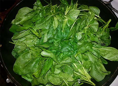 Що приготувати з свіжого шпинату. 3 простих і смачних страви для швидкого обіду