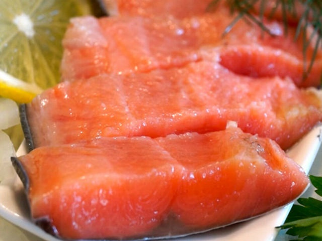 Як засолити горбушу — 7 смачних і швидких рецептів засолу в домашніх умовах