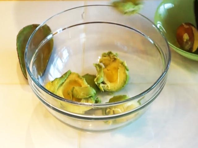 Салати з авокадо і консервованим тунцем — прості і смачні рецепти