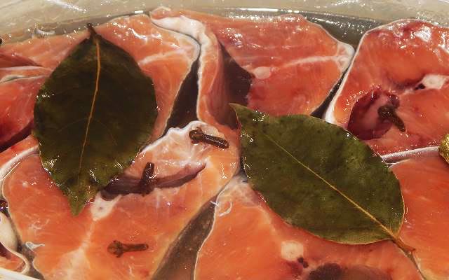Сьомга, солона в домашніх умовах простими способами: солимо смачно і швидко