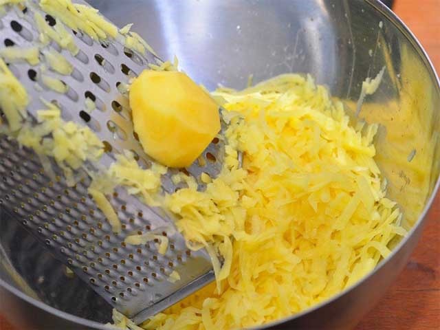 Салат Мімоза з рибними консервами — класичні покрокові рецепти