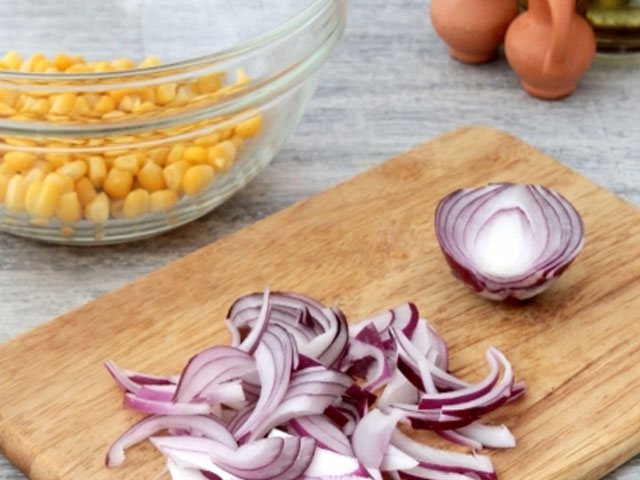 Салати з консервованих печериць: смачні рецепти, прості в приготуванні