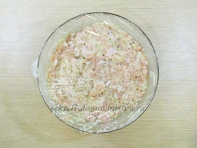 Курячі котлети з манкою з соковитого курячого фаршу — домашній рецепт