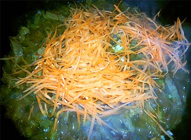 Тушкована яловичина з маринованими огірками. Покроковий рецепт з фото