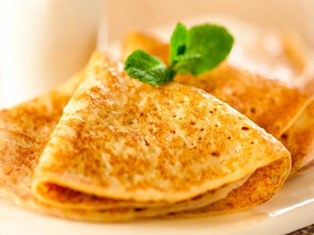 Млинці на молоці – 20 найсмачніших покрокових рецептів з фото і відео