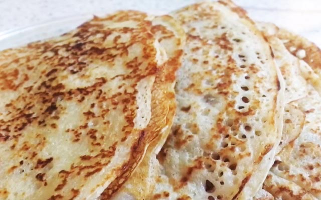 Млинці на сироватці — 8 рецептів дуже смачних млинців з дірочками