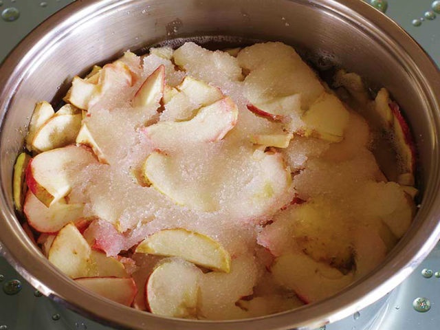 Прозоре варення з яблук часточками — 8 швидких рецептів на зиму