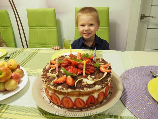 Торт Фрезє — рецепт приготування торта з полуницею в домашніх умовах