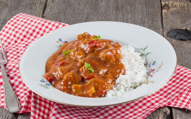 Гуляш зі свинини з підливою — 7 простих і смачних рецептів