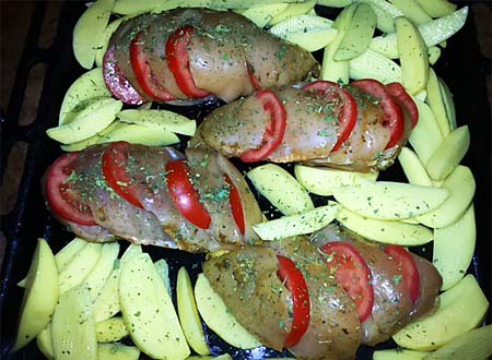 Курка з картоплею в духовці. Рецепти страв з курки