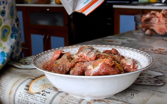 М’ясо з овочами, запечене в духовці — 8 рецептів