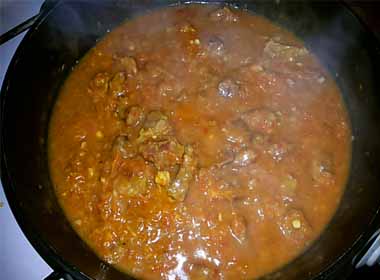 Гуляш з яловичини з підливою рецепт з фото