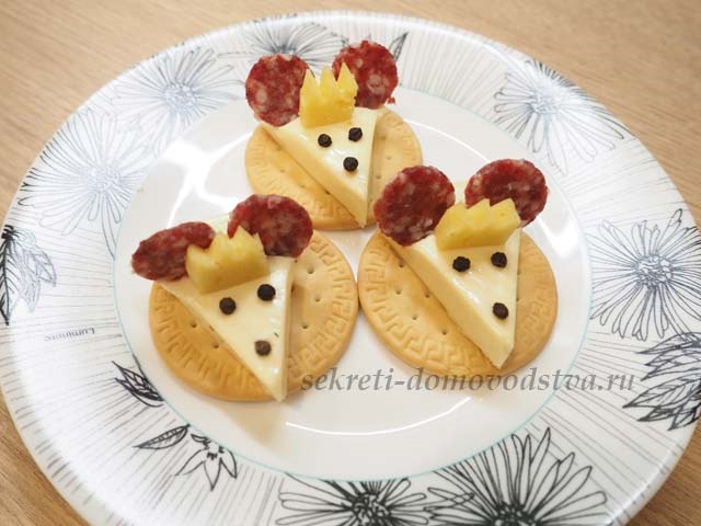 Салати у вигляді щури або миші на Новий Рік 2020: цікаві і нові рецепти