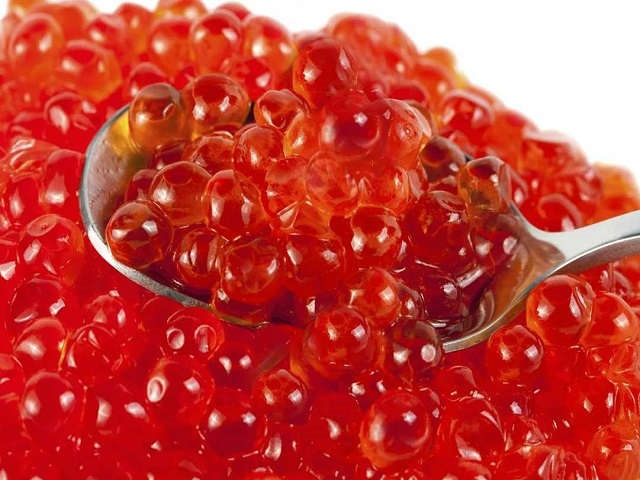 Як смачно посолити ікру горбуші в домашніх умовах — 6 швидких рецептів