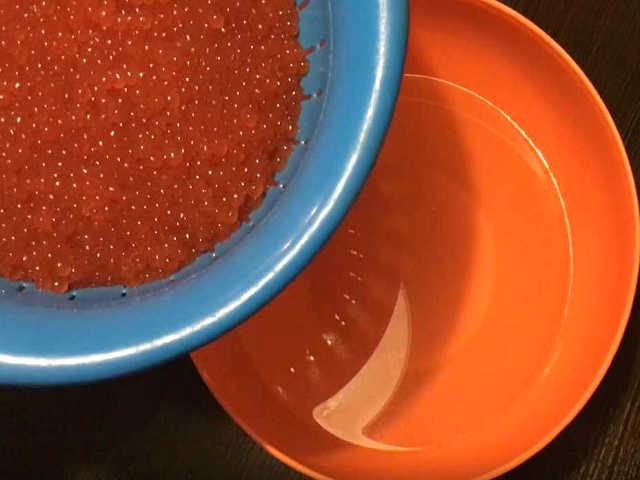 Як смачно посолити ікру горбуші в домашніх умовах — 6 швидких рецептів