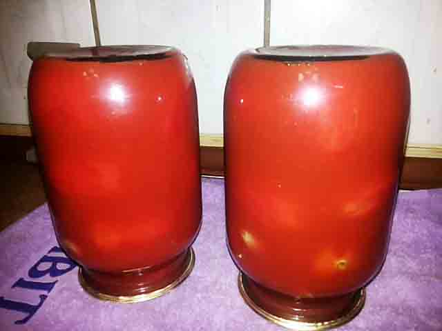 Помідори у власному соку на зиму – рецепт “Пальчики оближеш”