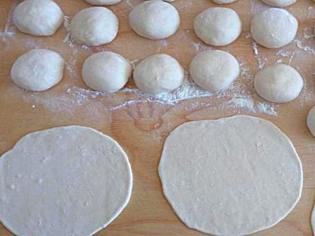 Як приготувати біляші з мясом в духовці. 6 смачних домашніх рецептів