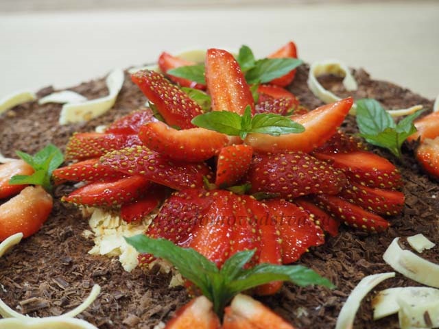 Торт Фрезє — рецепт приготування торта з полуницею в домашніх умовах