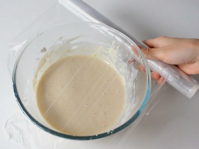 Оладки на молоці і дріжджах: пишні, повітряні й дуже смачні