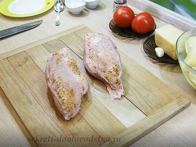 Курка з картоплею, запечена в рукаві в духовці — найсмачніший рецепт