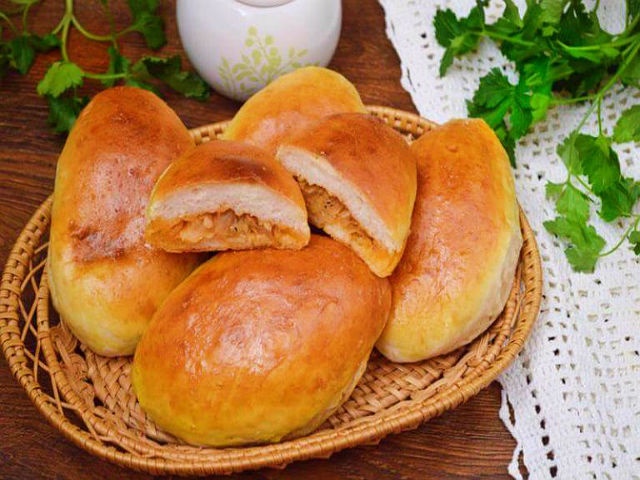 Пиріжки з капустою в духовці — 6 рецептів з смачного тіста