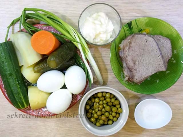 Салат Олів’є з м’ясом — дуже смачний класичний рецепт