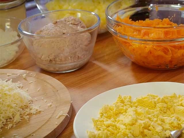 Салат Мімоза з рибними консервами — класичні покрокові рецепти