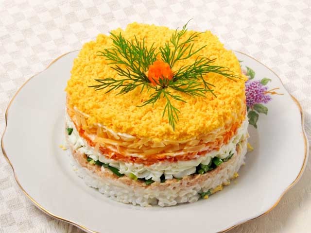 Салат Мімоза з рибними консервами — класичні покрокові рецепти