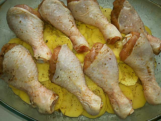 Курка з картоплею в духовці. Як смачно запекти курку з картоплею і грибами