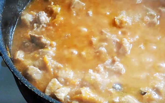 Гуляш зі свинини з підливою — 7 простих і смачних рецептів