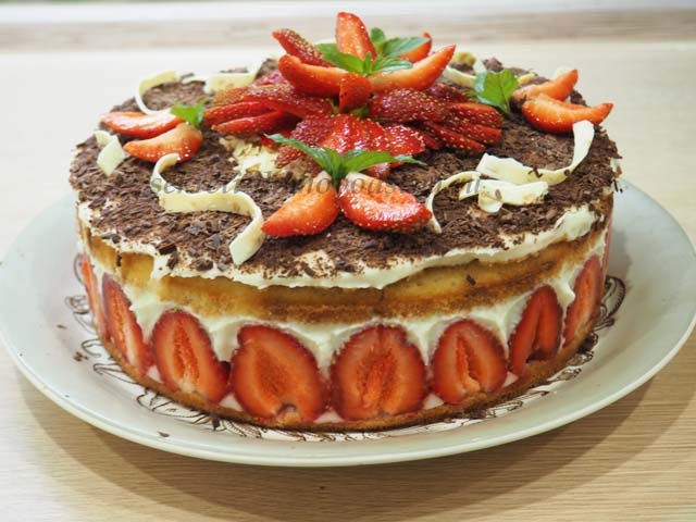 Торт Фрезє — рецепт приготування торта з полуницею в домашніх умовах