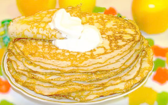 Млинці на сироватці — 8 рецептів дуже смачних млинців з дірочками