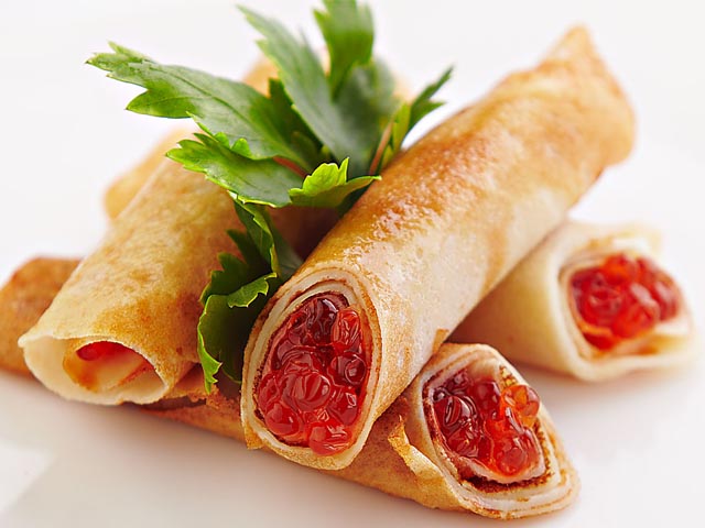 Млинці на молоці – 20 найсмачніших покрокових рецептів з фото і відео