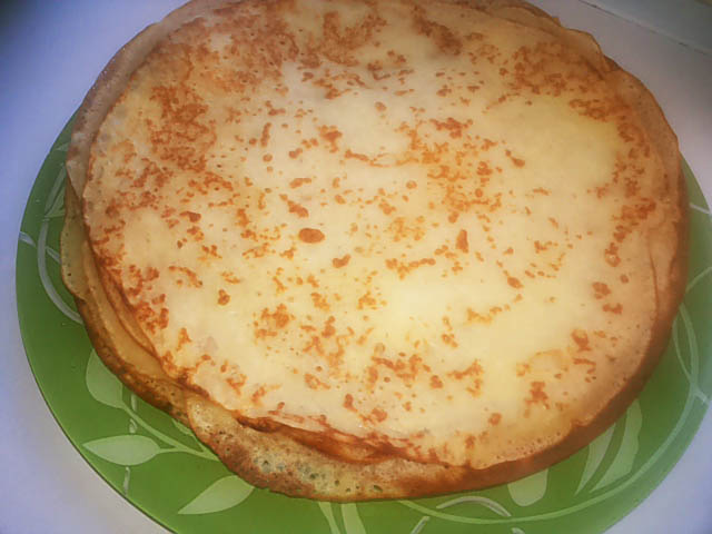 Млинці на молоці з дірочками тонкі і дуже смачні – 10 простих рецептів