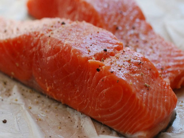 Як засолити горбушу — 7 смачних і швидких рецептів засолу в домашніх умовах