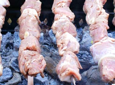 Шашлик зі свинини і найсмачніший маринад, щоб м’ясо було м’яким