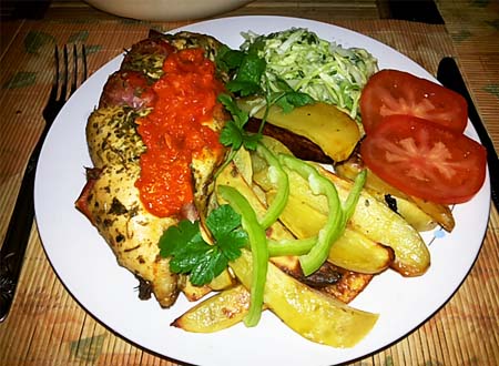 Курка з картоплею в духовці. Рецепти страв з курки