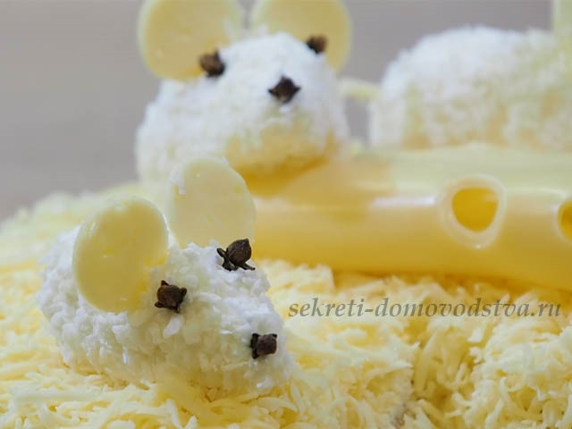 Салати у вигляді щури або миші на Новий Рік 2020: цікаві і нові рецепти