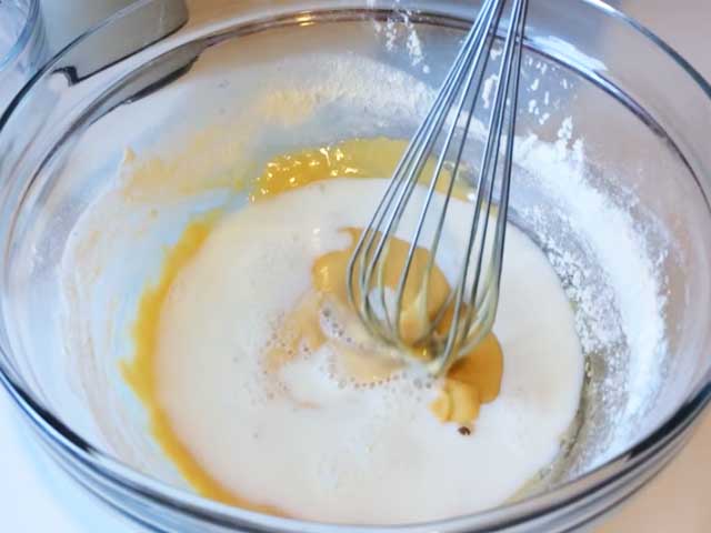 Млинці на молоці з дірочками тонкі і дуже смачні – 10 простих рецептів