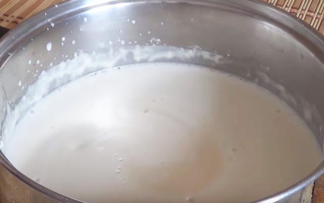 Млинці на сироватці — 8 рецептів дуже смачних млинців з дірочками